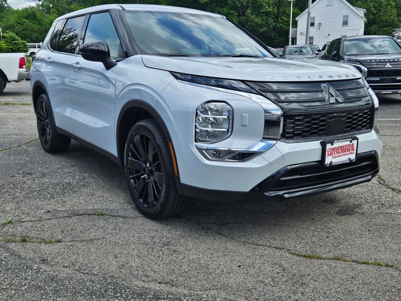 Mitsubishi Outlander Vehicle Full-screen Gallery Image 05