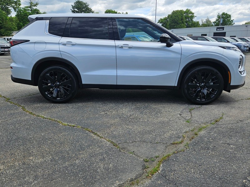 Mitsubishi Outlander Vehicle Full-screen Gallery Image 06