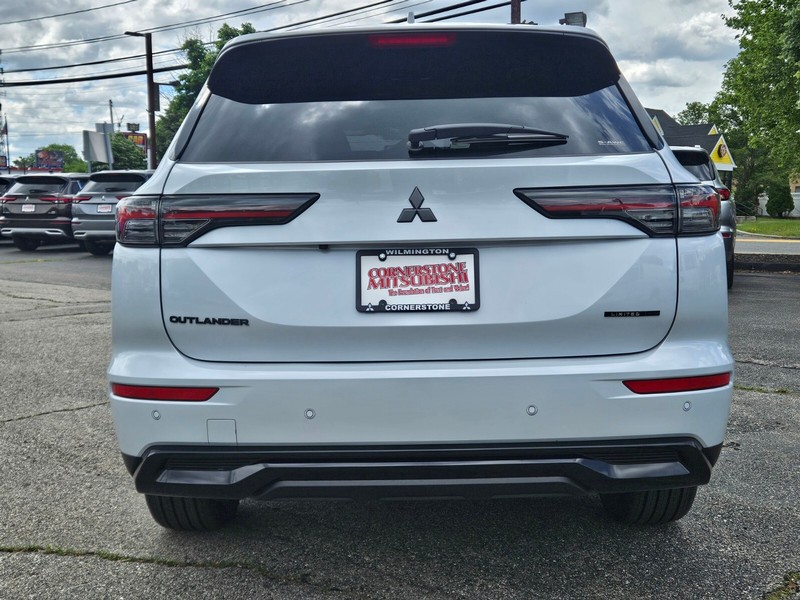 Mitsubishi Outlander Vehicle Full-screen Gallery Image 08