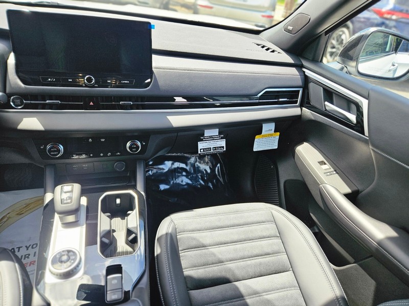 Mitsubishi Outlander Vehicle Full-screen Gallery Image 14