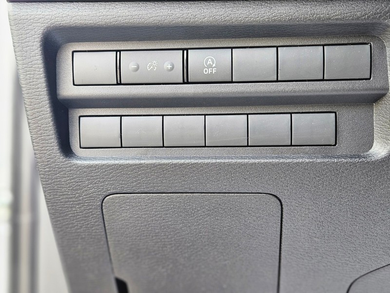 Mitsubishi Outlander Vehicle Full-screen Gallery Image 28