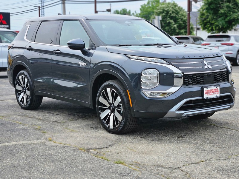 Mitsubishi Outlander Plug-In Hybrid Vehicle Full-screen Gallery Image 03