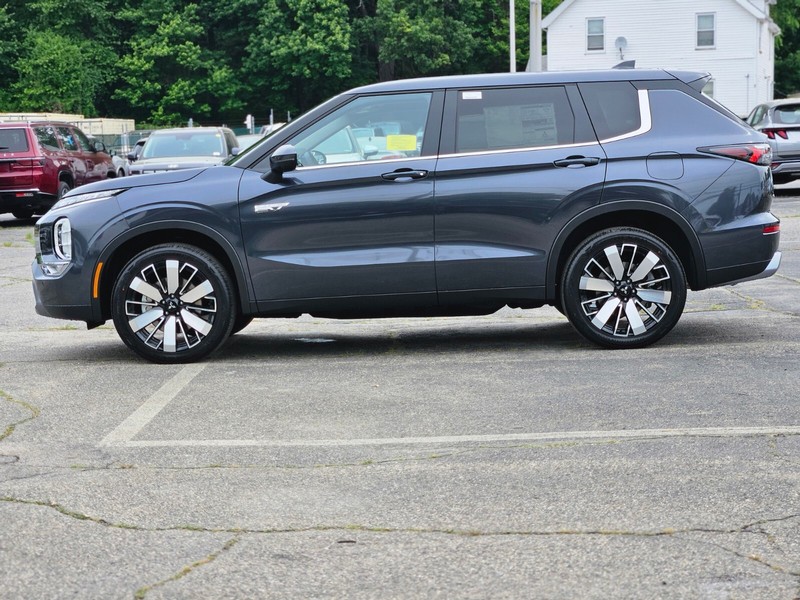 Mitsubishi Outlander Plug-In Hybrid Vehicle Full-screen Gallery Image 08