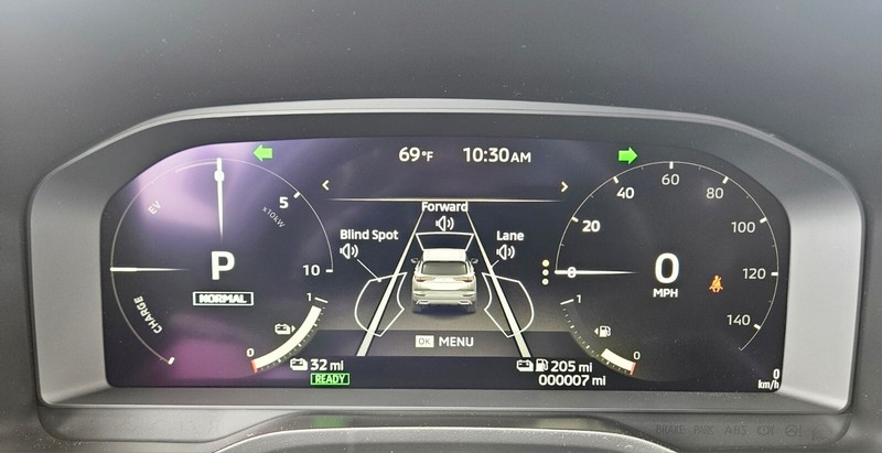 Mitsubishi Outlander Plug-In Hybrid Vehicle Full-screen Gallery Image 25