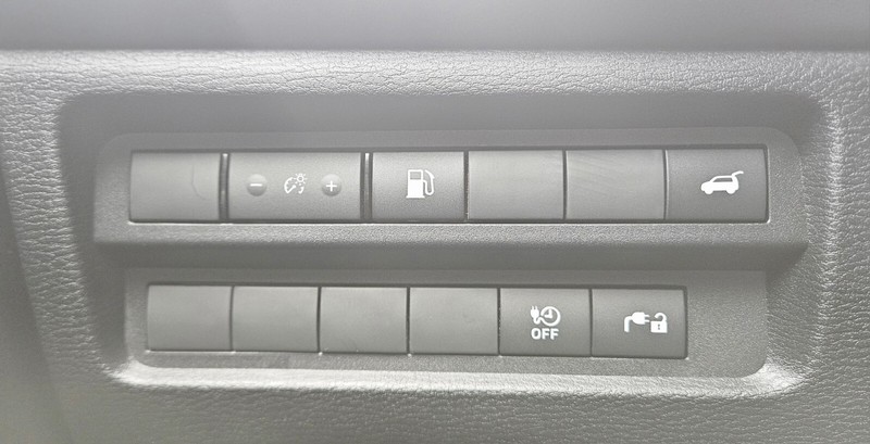 Mitsubishi Outlander Plug-In Hybrid Vehicle Full-screen Gallery Image 26