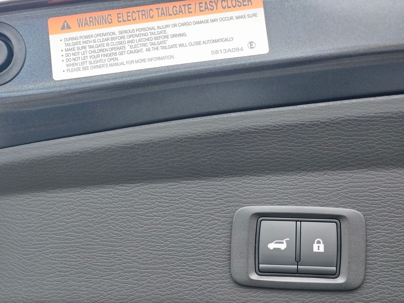 Mitsubishi Outlander Plug-In Hybrid Vehicle Full-screen Gallery Image 28