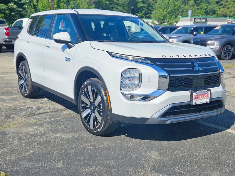 Mitsubishi Outlander Plug-In Hybrid Vehicle Full-screen Gallery Image 04