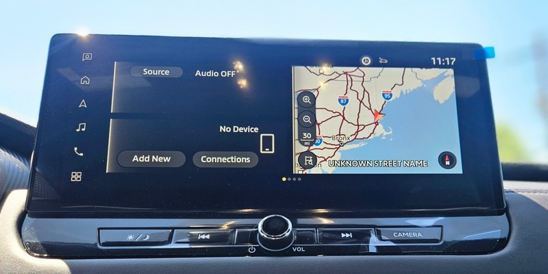 Mitsubishi Outlander Plug-In Hybrid Vehicle Full-screen Gallery Image 19