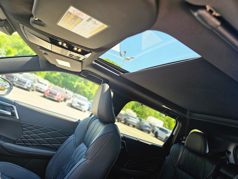 Mitsubishi Outlander Plug-In Hybrid Vehicle Full-screen Gallery Image 27