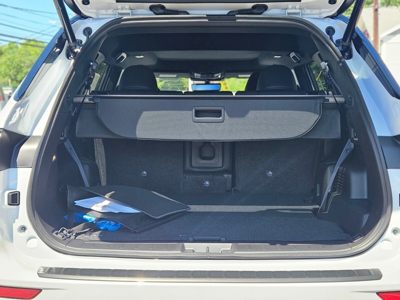 Mitsubishi Outlander Plug-In Hybrid Vehicle Full-screen Gallery Image 28