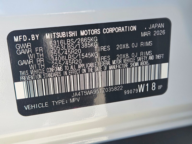 Mitsubishi Outlander Plug-In Hybrid Vehicle Full-screen Gallery Image 30