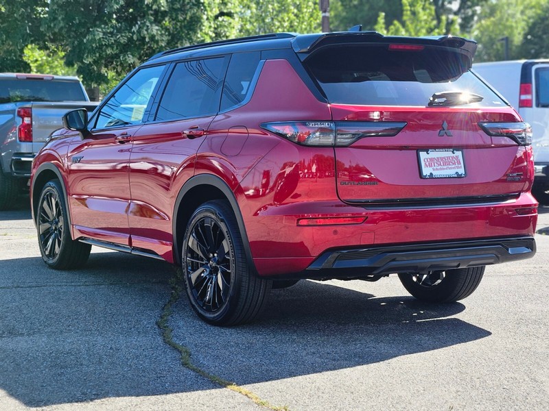 Mitsubishi Outlander Plug-In Hybrid Vehicle Full-screen Gallery Image 08