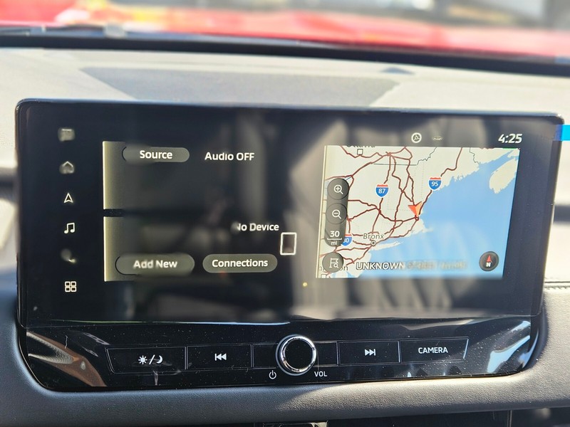 Mitsubishi Outlander Plug-In Hybrid Vehicle Full-screen Gallery Image 19