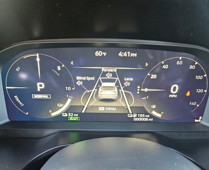 Mitsubishi Outlander Plug-In Hybrid Vehicle Full-screen Gallery Image 29