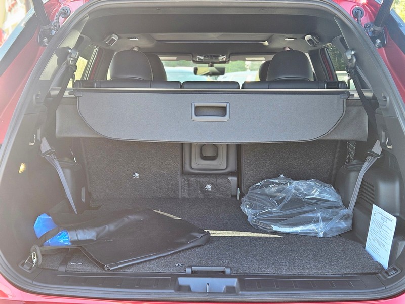 Mitsubishi Outlander Plug-In Hybrid Vehicle Full-screen Gallery Image 30