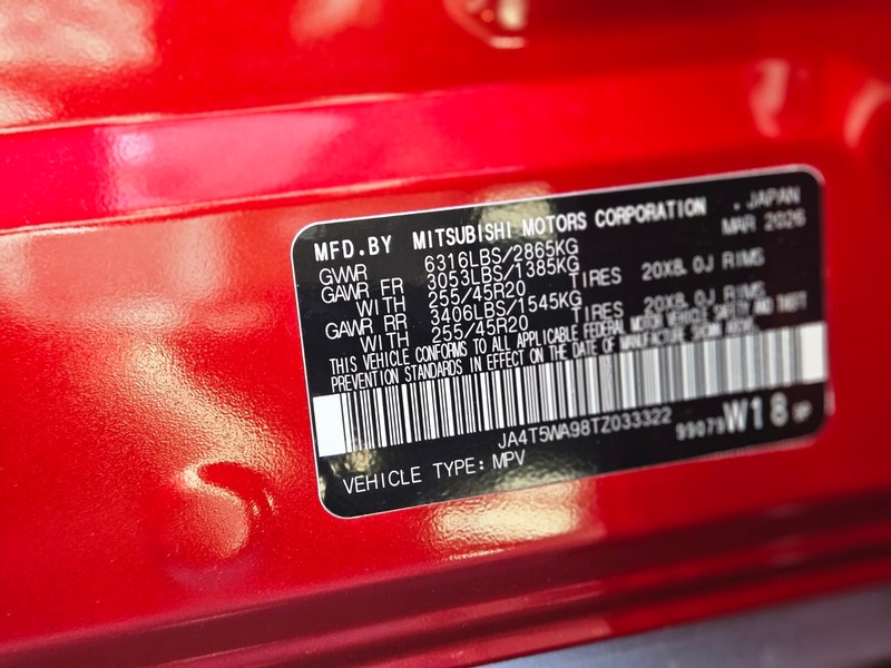 Mitsubishi Outlander Plug-In Hybrid Vehicle Full-screen Gallery Image 32