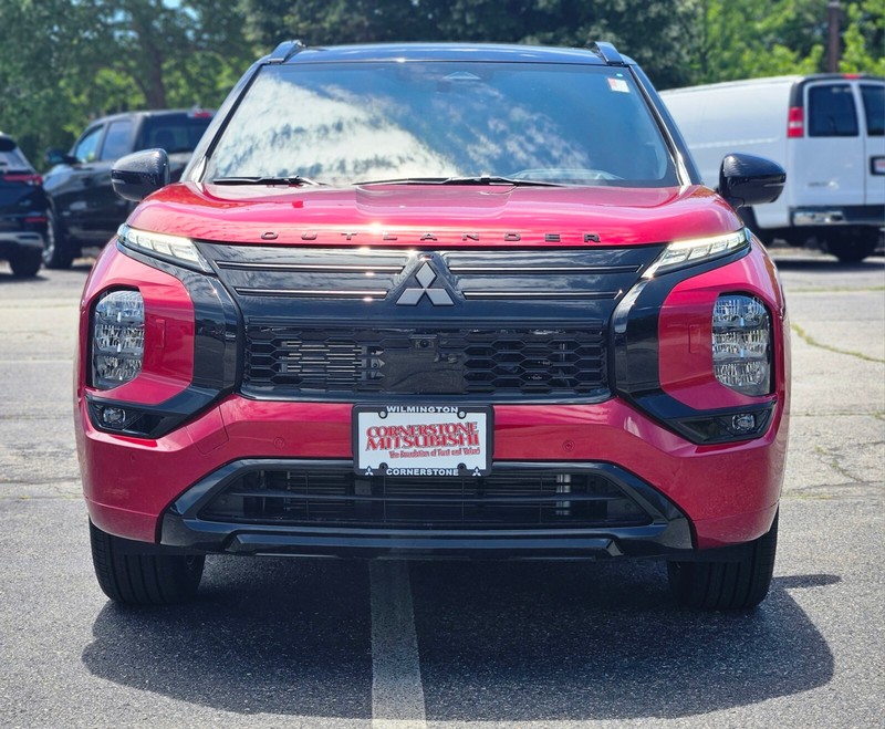 Mitsubishi Outlander Vehicle Full-screen Gallery Image 02