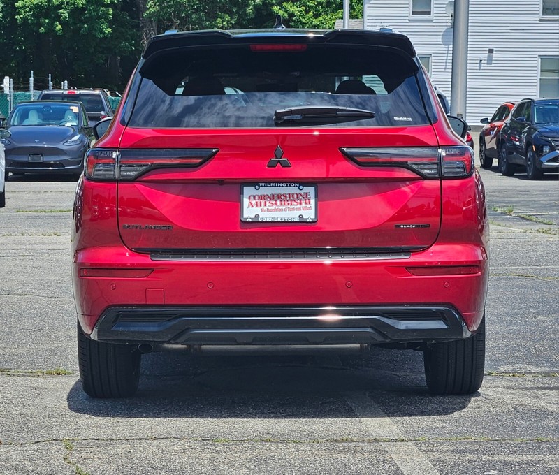 Mitsubishi Outlander Vehicle Full-screen Gallery Image 06