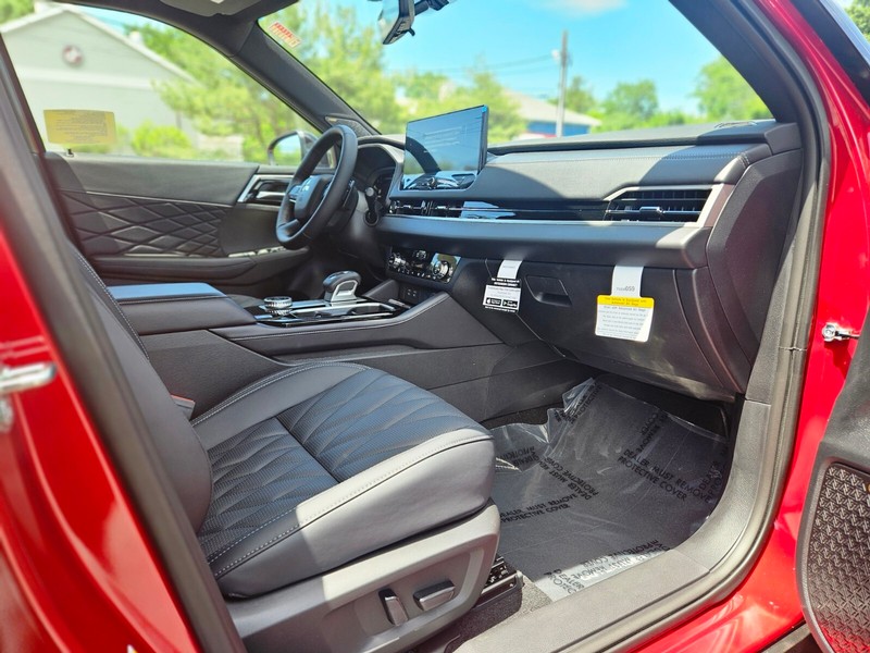 Mitsubishi Outlander Vehicle Full-screen Gallery Image 09