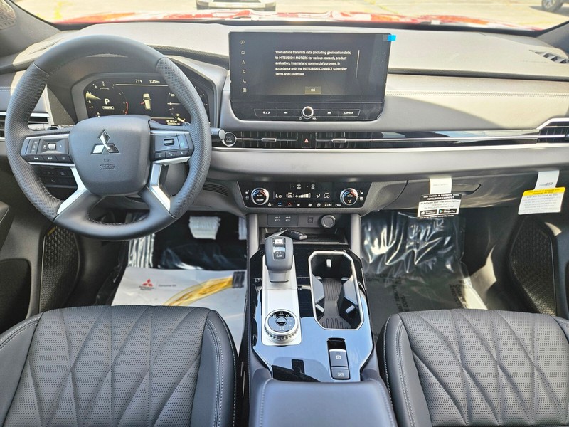 Mitsubishi Outlander Vehicle Full-screen Gallery Image 10