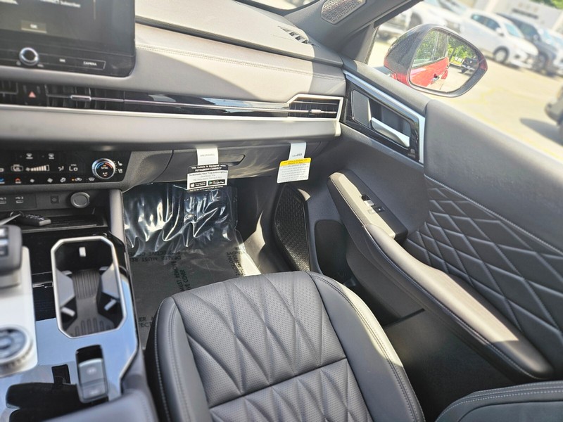 Mitsubishi Outlander Vehicle Full-screen Gallery Image 12