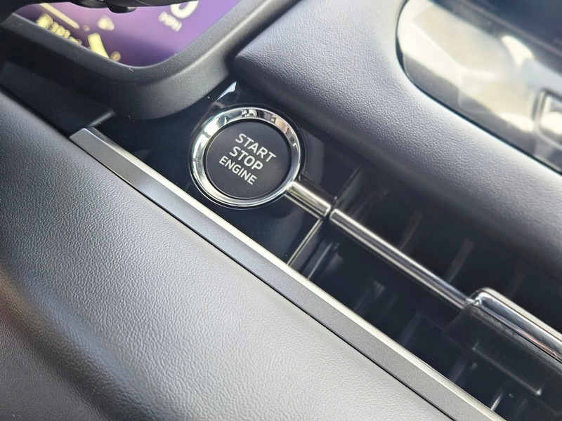 Mitsubishi Outlander Vehicle Full-screen Gallery Image 22