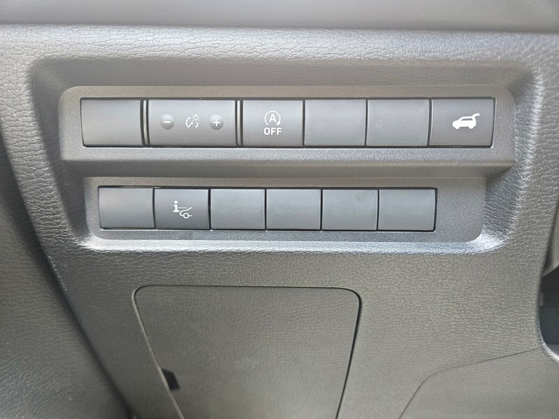 Mitsubishi Outlander Vehicle Full-screen Gallery Image 28