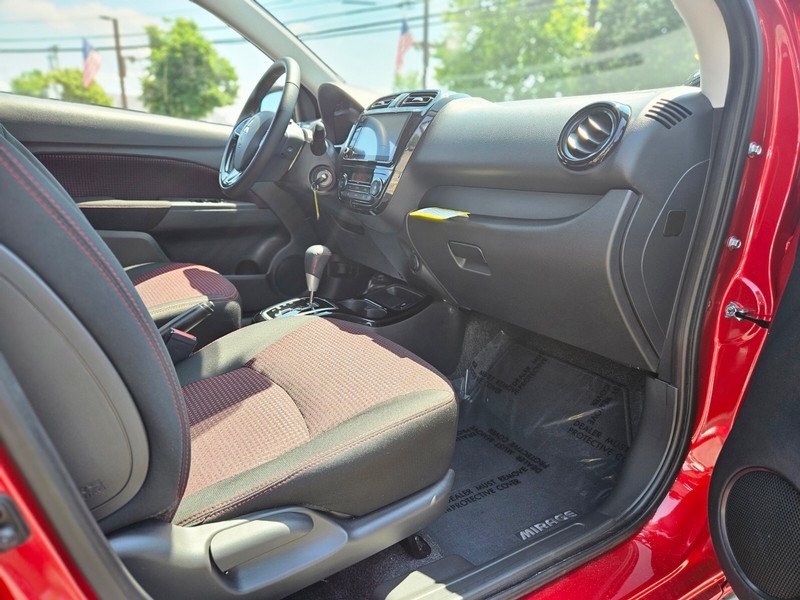 Mitsubishi Mirage Vehicle Full-screen Gallery Image 09