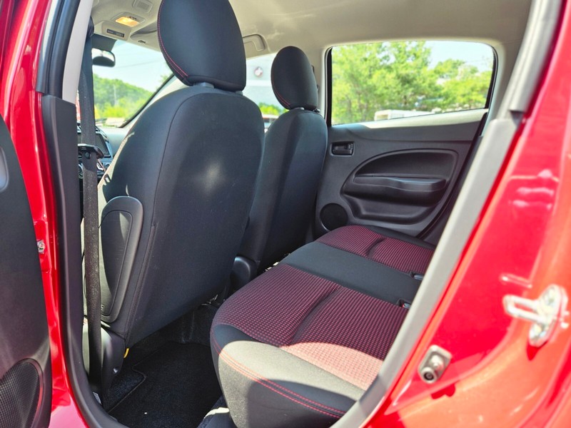 Mitsubishi Mirage Vehicle Full-screen Gallery Image 13