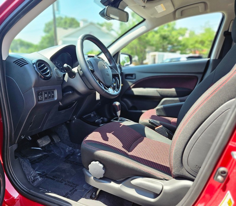 Mitsubishi Mirage Vehicle Full-screen Gallery Image 14