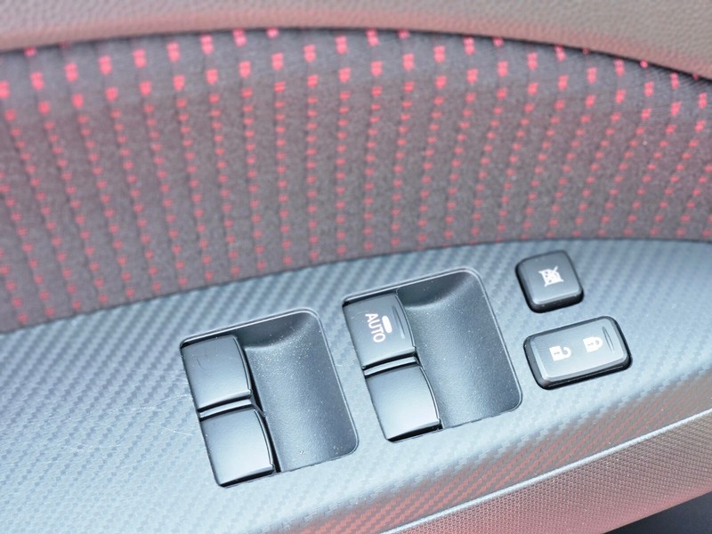 Mitsubishi Mirage Vehicle Full-screen Gallery Image 15
