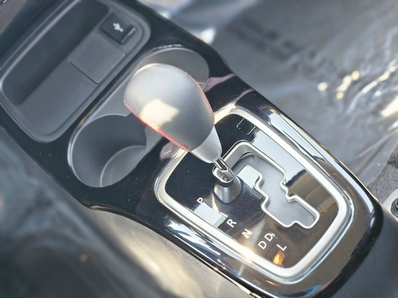 Mitsubishi Mirage Vehicle Full-screen Gallery Image 17