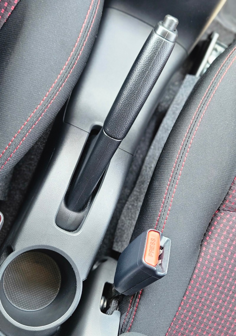 Mitsubishi Mirage Vehicle Full-screen Gallery Image 18