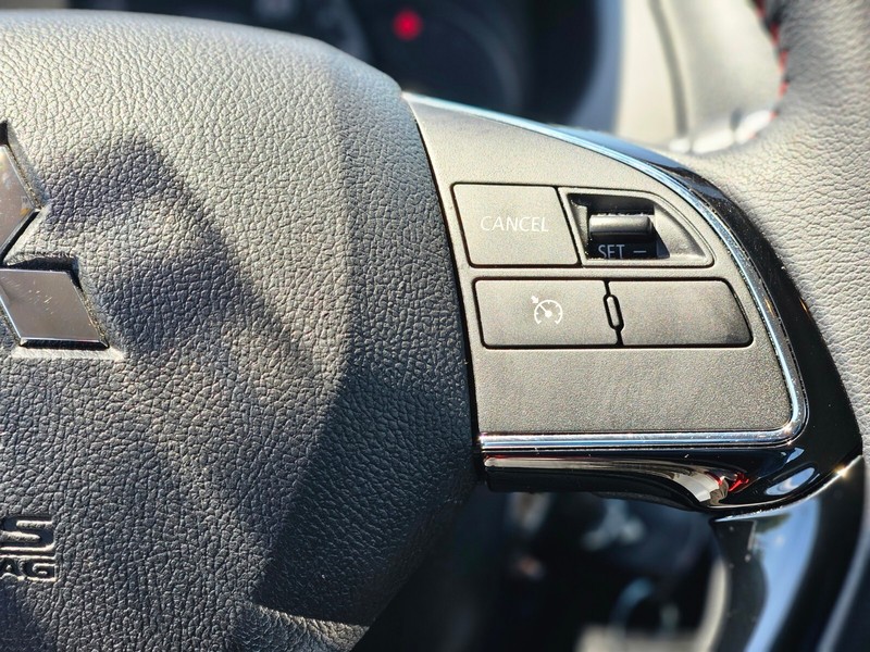 Mitsubishi Mirage Vehicle Full-screen Gallery Image 21