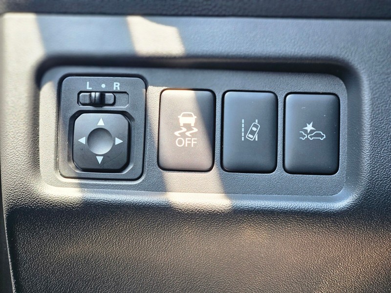 Mitsubishi Mirage Vehicle Full-screen Gallery Image 23