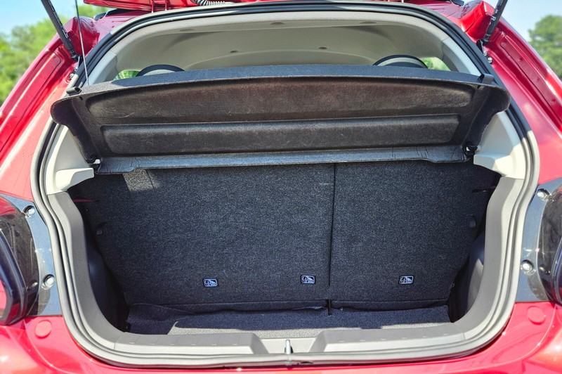 Mitsubishi Mirage Vehicle Full-screen Gallery Image 24