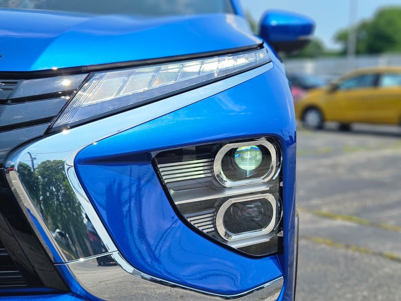 Mitsubishi Eclipse Cross Vehicle Full-screen Gallery Image 03
