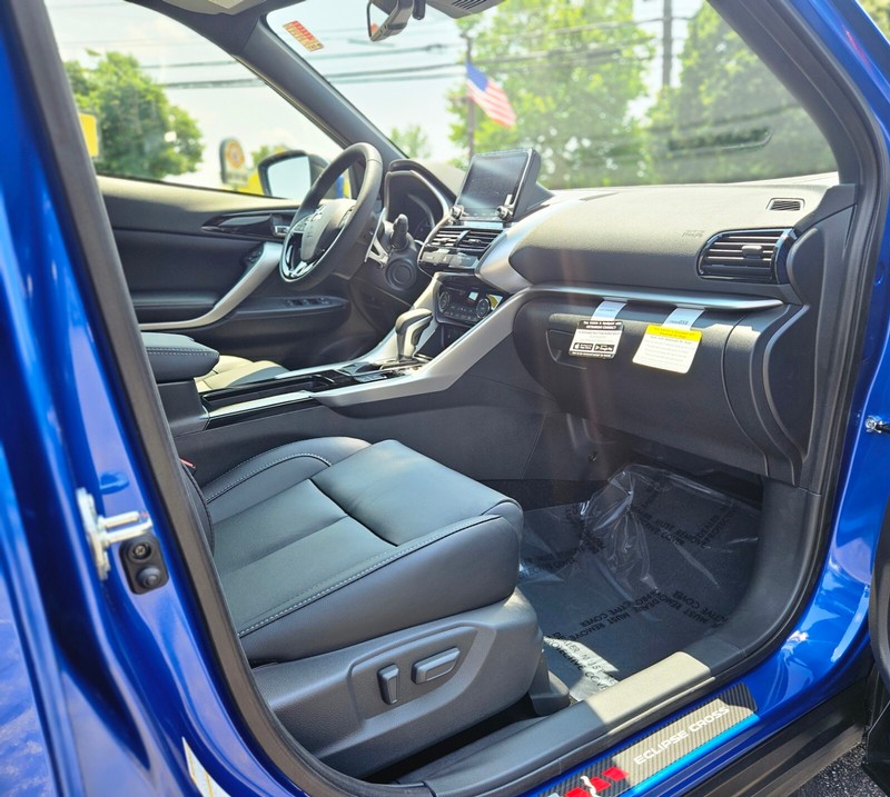 Mitsubishi Eclipse Cross Vehicle Full-screen Gallery Image 12