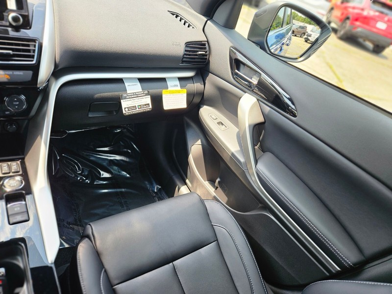 Mitsubishi Eclipse Cross Vehicle Full-screen Gallery Image 15