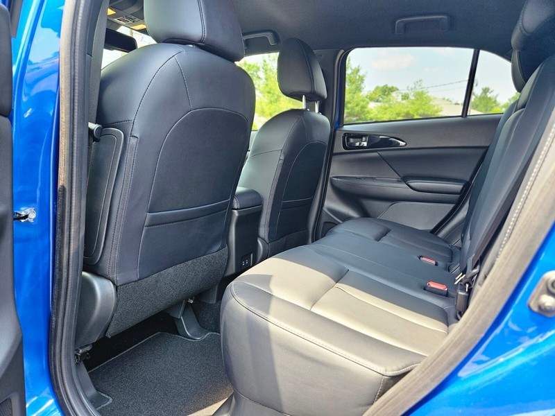 Mitsubishi Eclipse Cross Vehicle Full-screen Gallery Image 16
