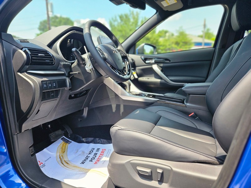 Mitsubishi Eclipse Cross Vehicle Full-screen Gallery Image 17