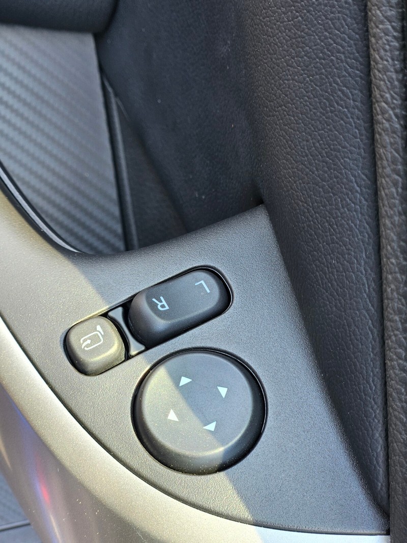 Mitsubishi Eclipse Cross Vehicle Full-screen Gallery Image 19