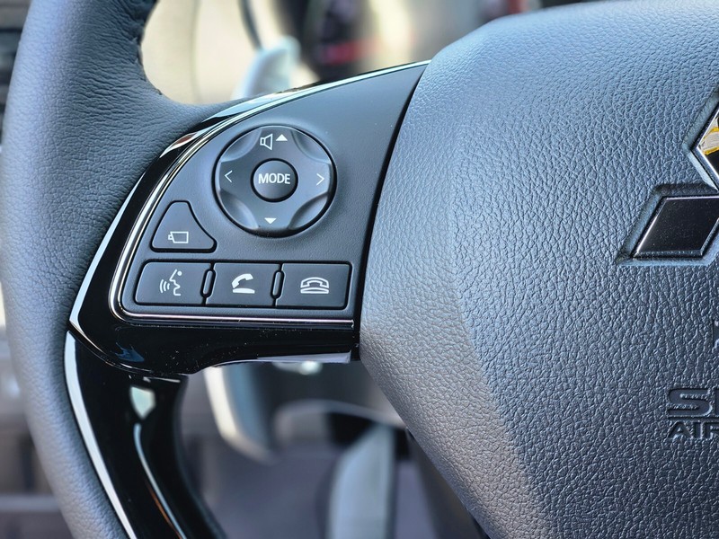 Mitsubishi Eclipse Cross Vehicle Full-screen Gallery Image 26