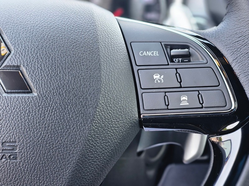 Mitsubishi Eclipse Cross Vehicle Full-screen Gallery Image 27