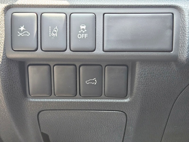 Mitsubishi Eclipse Cross Vehicle Full-screen Gallery Image 29