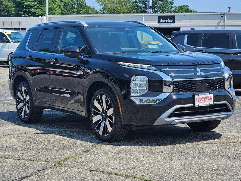 Mitsubishi Outlander Plug-In Hybrid Vehicle Full-screen Gallery Image 04