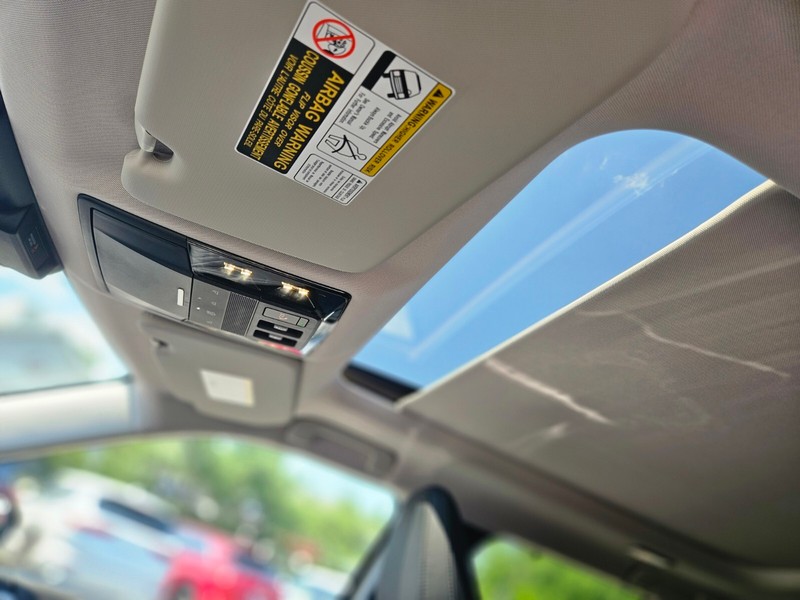 Mitsubishi Outlander Plug-In Hybrid Vehicle Full-screen Gallery Image 31