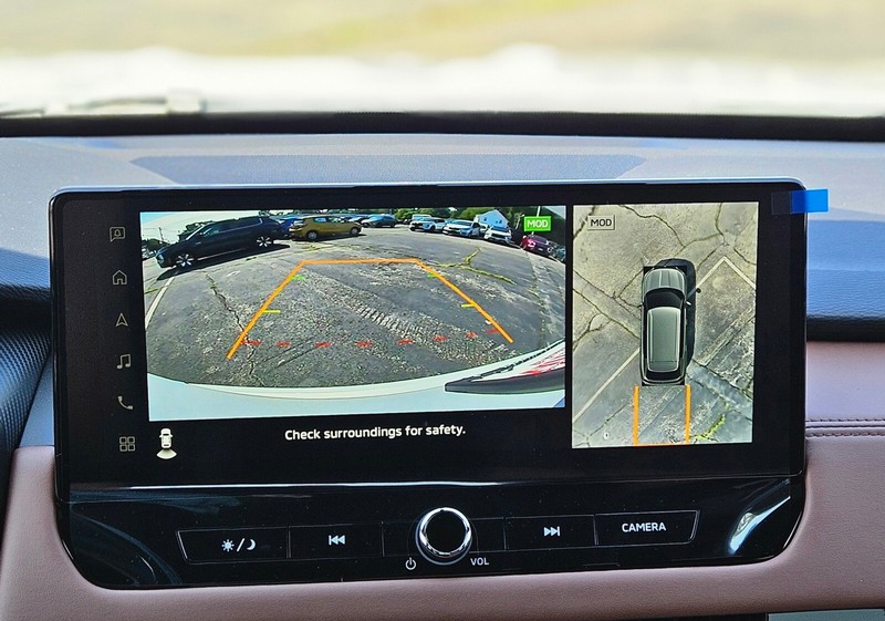 Mitsubishi Outlander Plug-In Hybrid Vehicle Full-screen Gallery Image 20