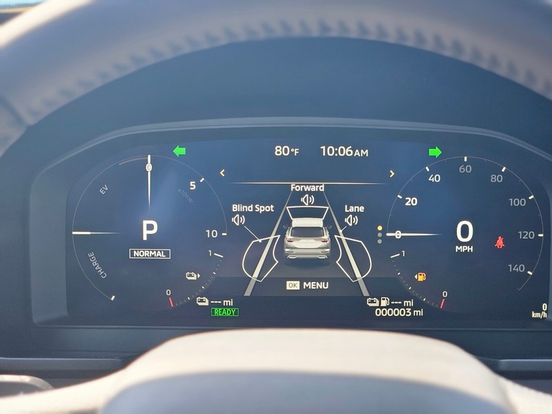 Mitsubishi Outlander Plug-In Hybrid Vehicle Full-screen Gallery Image 27