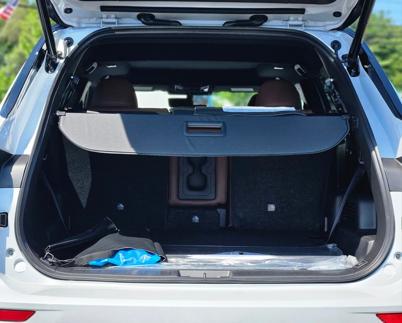 Mitsubishi Outlander Plug-In Hybrid Vehicle Full-screen Gallery Image 28